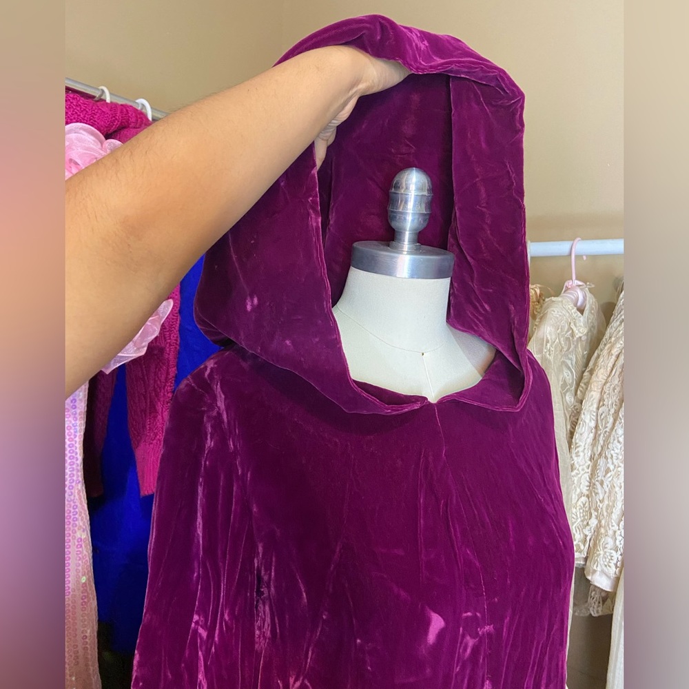 Elegant Purple Velvet Cape for Women - Picture 6 of 11